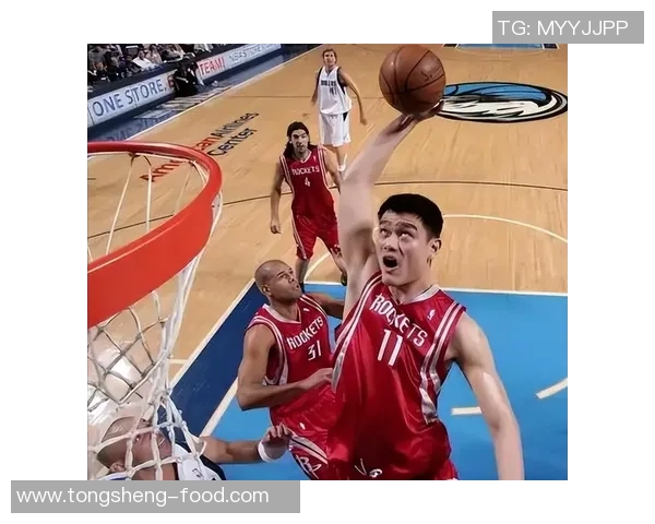 姚明亲自示范投球技巧带你领略篮球巨星的精准与力量