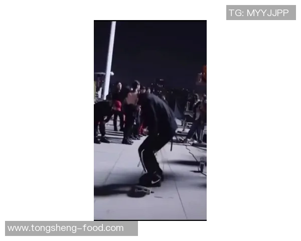 重庆滑板队的奋斗与成长：一段激情与梦想交织的滑板纪实之旅