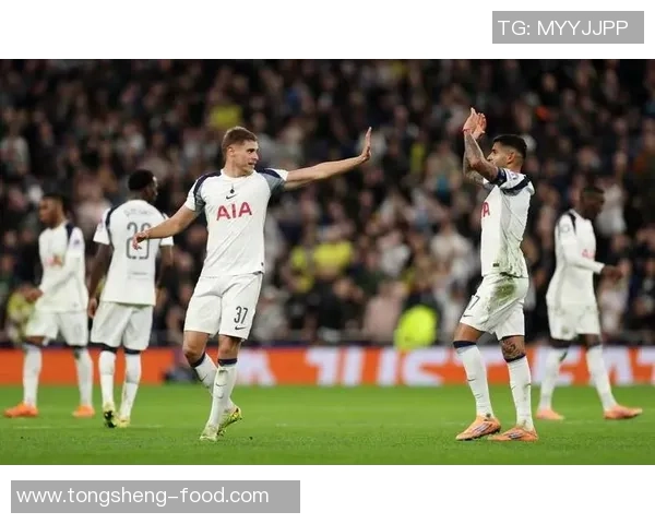 欧联杯冷门那不勒斯逆袭曼联全场沸腾历史瞬间震撼人心 欧联杯冷门那不勒斯逆袭曼联全场沸腾历史瞬间震撼人心